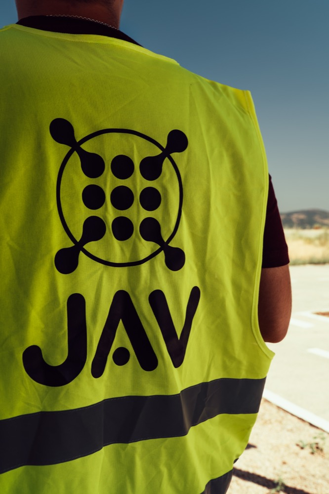 Chaleco con el logo del JAV